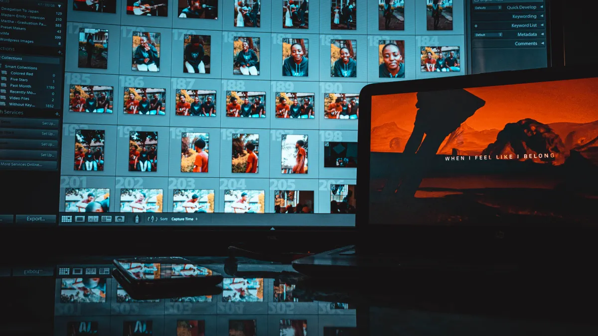 Photo management software with many image thumbnails on screen